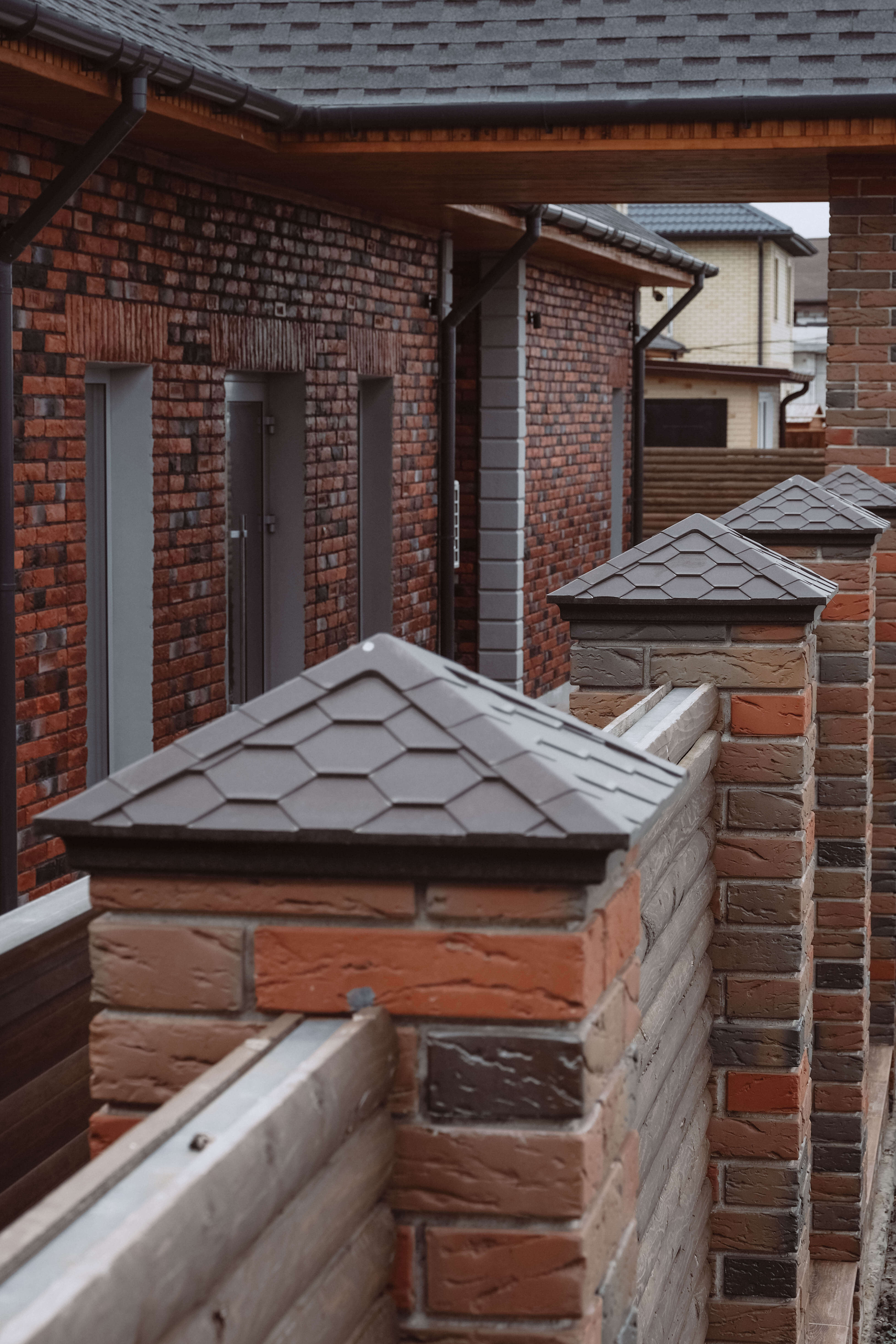 Колпак Zking Эверест Коричневый на столб 1.5х1.5 кирпича (390х390мм) в Красноярске фото